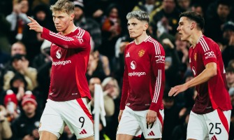 Amorim získává své první vítězství, Højlund skóruje dvakrát