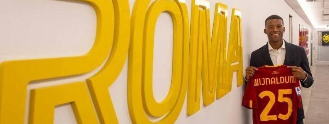 Fanoušci zpívají na letišti, aby přivítali Wijnalduma