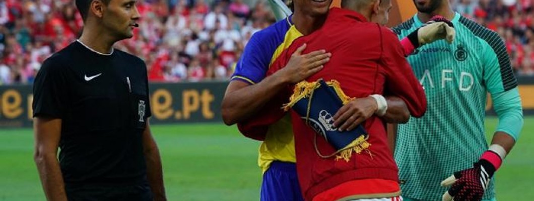 Mane souhlasil, že se připojí